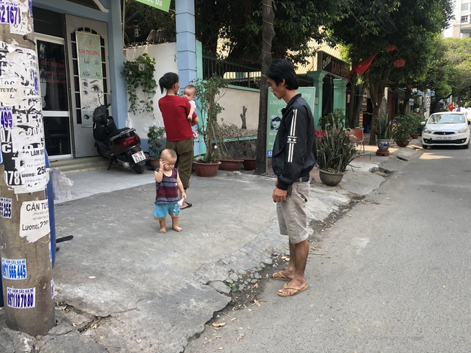 Công nhân vất vả tìm chỗ gởi con mùa chống dịch Corona - Ảnh 3. Công nhân vất vả tìm chỗ gởi con mùa chống dịch Corona - Ảnh 3.