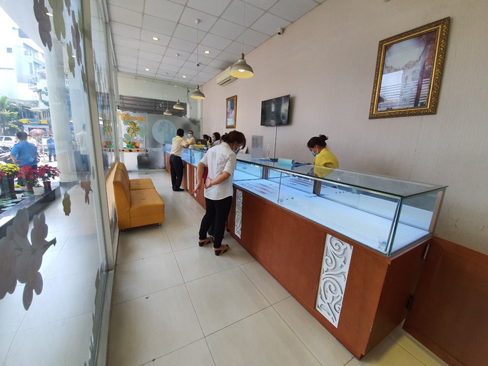 Diễn biến lạ trên thị trường vàng trong ngày Thần Tài - Ảnh 10. Diễn biến lạ trên thị trường vàng trong ngày Thần Tài - Ảnh 10.