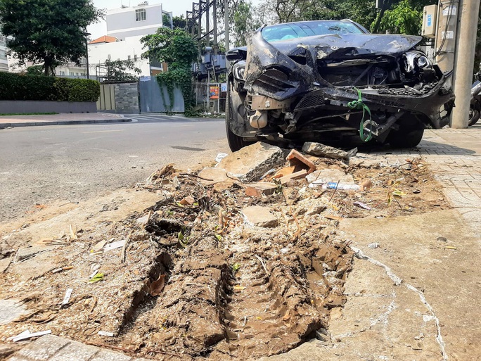 Lái xe Mercedes gây tai nạn kinh hoàng gần sân bay dương tính với ma tuý - Ảnh 3. Lái xe Mercedes gây tai nạn kinh hoàng gần sân bay dương tính với ma tuý - Ảnh 3.