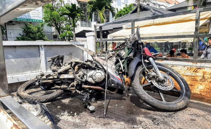 Lái xe Mercedes gây tai nạn kinh hoàng gần sân bay dương tính với ma tuý - Ảnh 4. Lái xe Mercedes gây tai nạn kinh hoàng gần sân bay dương tính với ma tuý - Ảnh 4.