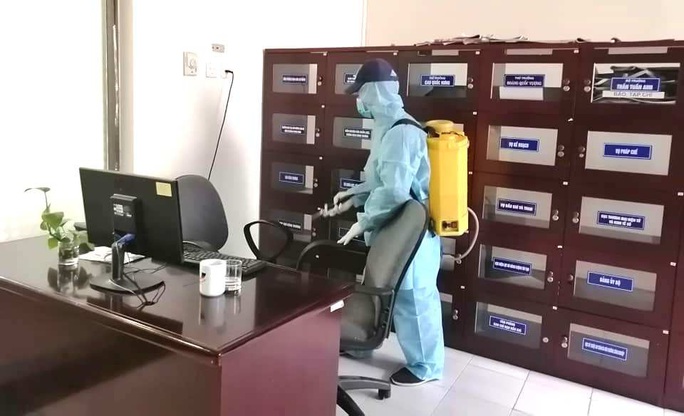 Loạn giá dịch vụ phun xịt khử trùng nhà cửa vì virus corona - Ảnh 1. Loạn giá dịch vụ phun xịt khử trùng nhà cửa vì virus corona - Ảnh 1.