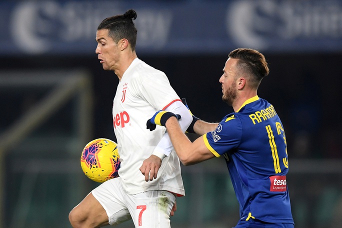 Ronaldo lập kỷ lục trong trận Juventus thua ngược - Ảnh 1. Ronaldo lập kỷ lục trong trận Juventus thua ngược - Ảnh 1.