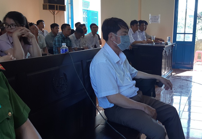 Vụ tòa vẫn triệu tập cả trăm người lên xử án: Bị cáo ho, kêu đau họng - Ảnh 4. Vụ tòa vẫn triệu tập cả trăm người lên xử án: Bị cáo ho, kêu đau họng - Ảnh 4.