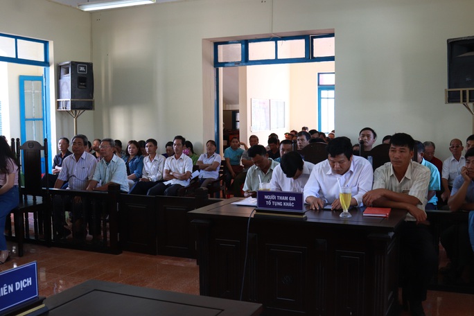 Vụ tòa vẫn triệu tập cả trăm người lên xử án: Bị cáo ho, kêu đau họng - Ảnh 6. Vụ tòa vẫn triệu tập cả trăm người lên xử án: Bị cáo ho, kêu đau họng - Ảnh 6.