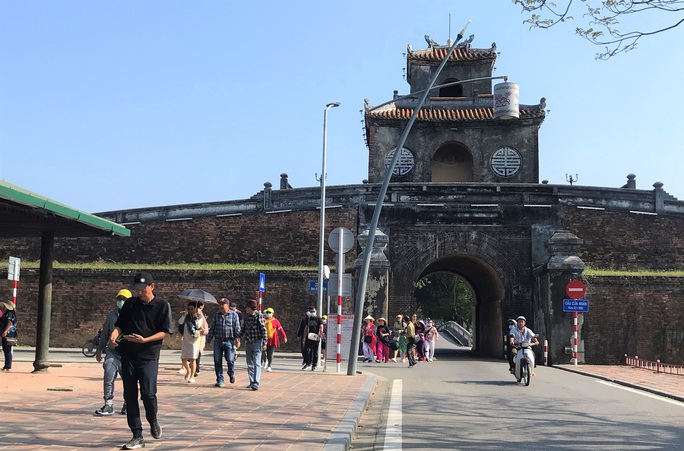 Sau ca nhiễm Covid-19 thứ 2, Thừa Thiên - Huế tạm đóng cửa các điểm tham quan - Ảnh 1. Sau ca nhiễm Covid-19 thứ 2, Thừa Thiên - Huế tạm đóng cửa các điểm tham quan - Ảnh 1.