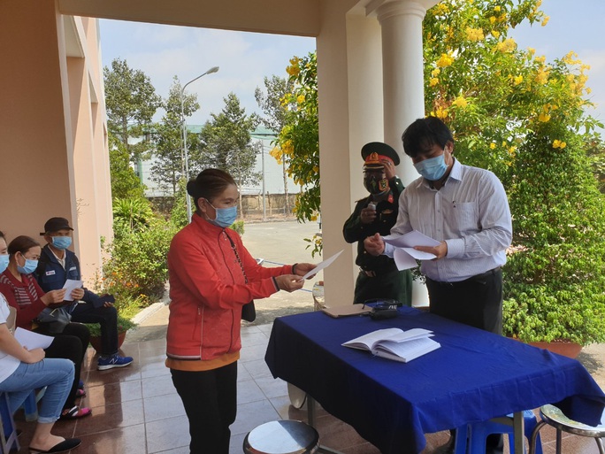 Covid-19: TP HCM giải tỏa bớt người tại các khu cách ly tập trung - Ảnh 1. Covid-19: TP HCM giải tỏa bớt người tại các khu cách ly tập trung - Ảnh 1.