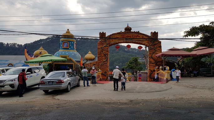 Cận cảnh vườn thượng uyển bay khổng lồ không phép ngay cửa ngõ Đà Lạt - Ảnh 3. Cận cảnh vườn thượng uyển bay khổng lồ không phép ngay cửa ngõ Đà Lạt - Ảnh 3.