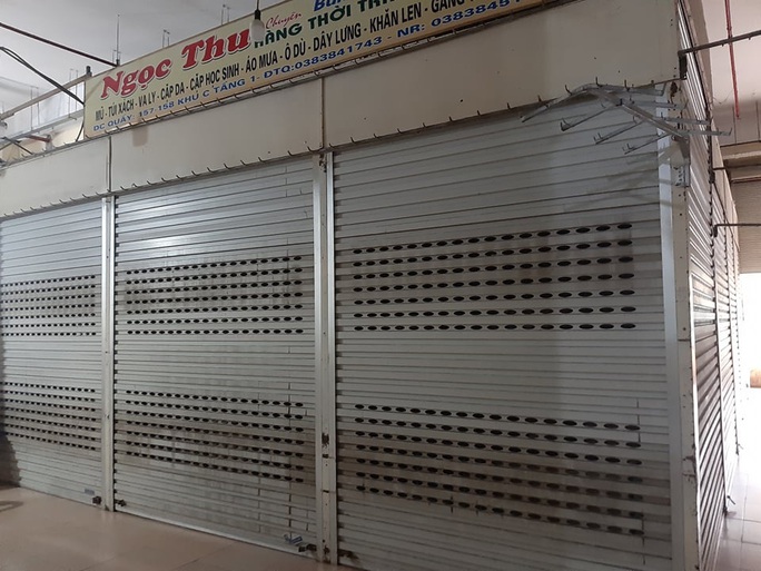 CLIP: Hơn 1.000 ki-ốt chợ Vinh đóng cửa vì dịch Covid-19 - Ảnh 4. CLIP: Hơn 1.000 ki-ốt chợ Vinh đóng cửa vì dịch Covid-19 - Ảnh 4.
