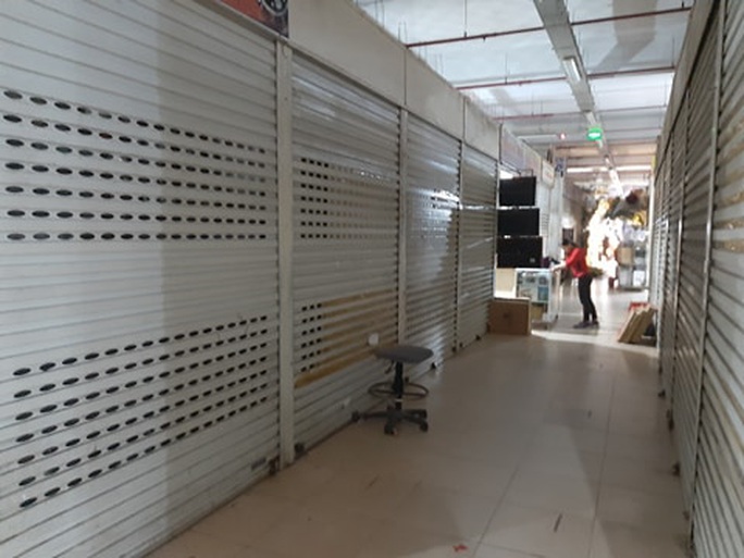 CLIP: Hơn 1.000 ki-ốt chợ Vinh đóng cửa vì dịch Covid-19 - Ảnh 9. CLIP: Hơn 1.000 ki-ốt chợ Vinh đóng cửa vì dịch Covid-19 - Ảnh 9.