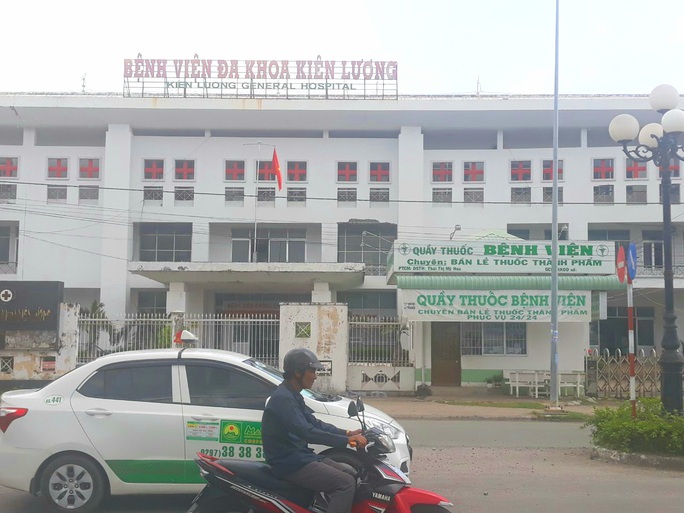 Kiên Giang dùng biện pháp mạnh đưa 1 phụ nữ từ Malaysia về đi cách ly - Ảnh 1. Kiên Giang dùng biện pháp mạnh đưa 1 phụ nữ từ Malaysia về đi cách ly - Ảnh 1.