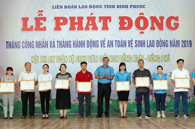 Bình Phước: Tập trung chăm lo quyền lợi cho công nhân - Ảnh 1. Bình Phước: Tập trung chăm lo quyền lợi cho công nhân - Ảnh 1.