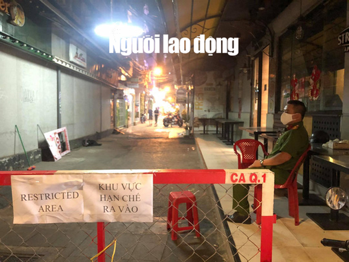 Phố Tây Bùi Viện trong đêm công bố ca mắc Covid-19 thứ 54 - Ảnh 2. Phố Tây Bùi Viện trong đêm công bố ca mắc Covid-19 thứ 54 - Ảnh 2.