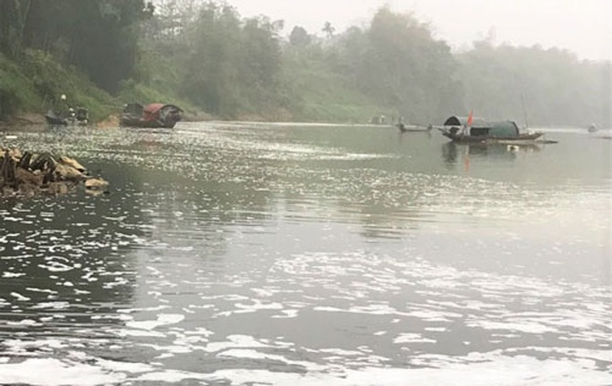 Điều tra nguyên nhân cá chết hàng loạt trên sông Chu - Ảnh 1. Điều tra nguyên nhân cá chết hàng loạt trên sông Chu - Ảnh 1.