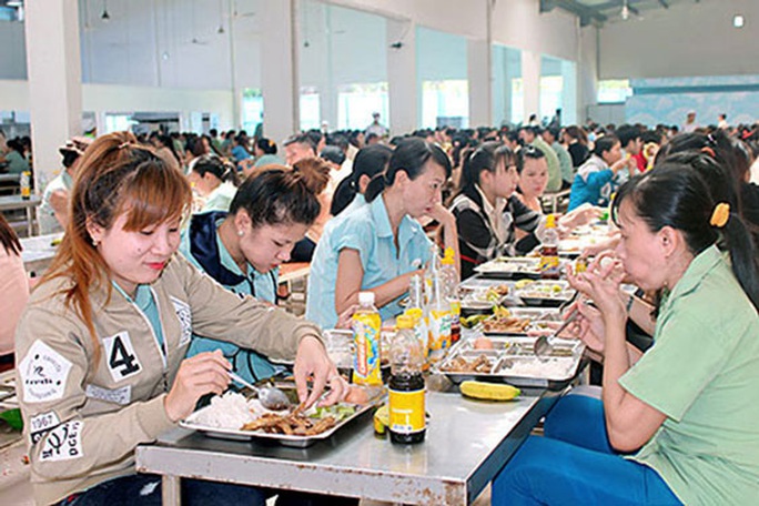 Nâng bữa ăn giữa ca công nhân lên 22.000 đồng/suất - Ảnh 1.