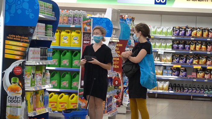 Bà Rịa-Vũng Tàu: Đo thân nhiệt, đeo khẩu trang khi tới các điểm công cộng - Ảnh 3. Bà Rịa-Vũng Tàu: Đo thân nhiệt, đeo khẩu trang khi tới các điểm công cộng - Ảnh 3.