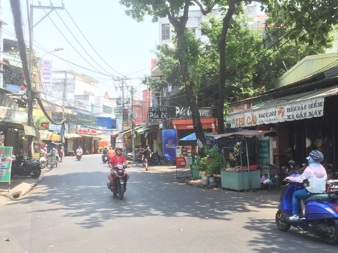 Cô gái chủ sạp thịt heo ở quận 11 quật ngã kẻ cướp trong tích tắc - Ảnh 1. Cô gái chủ sạp thịt heo ở quận 11 quật ngã kẻ cướp trong tích tắc - Ảnh 1.