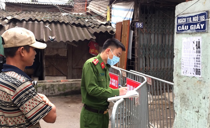 Chủ tịch Hà Nội yêu cầu người trở về từ châu Âu cách ly, hạn chế tối đa tiếp xúc người thân trong nhà - Ảnh 2. Chủ tịch Hà Nội yêu cầu người trở về từ châu Âu cách ly, hạn chế tối đa tiếp xúc người thân trong nhà - Ảnh 2.