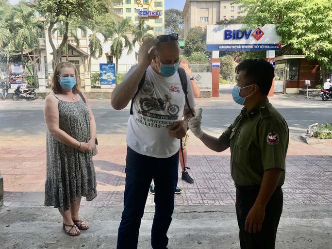 Cùng nhau đeo khẩu trang - Ảnh 1. Cùng nhau đeo khẩu trang - Ảnh 1.
