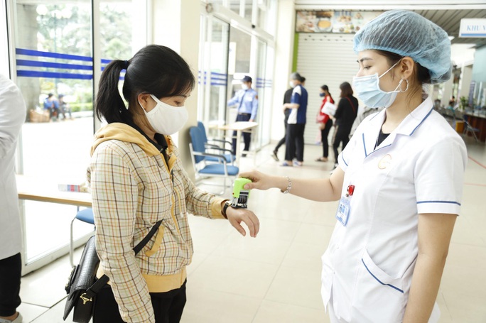 Ngại đi khám chữa bệnh vì sợ Covid-19 - Ảnh 1. Ngại đi khám chữa bệnh vì sợ Covid-19 - Ảnh 1.