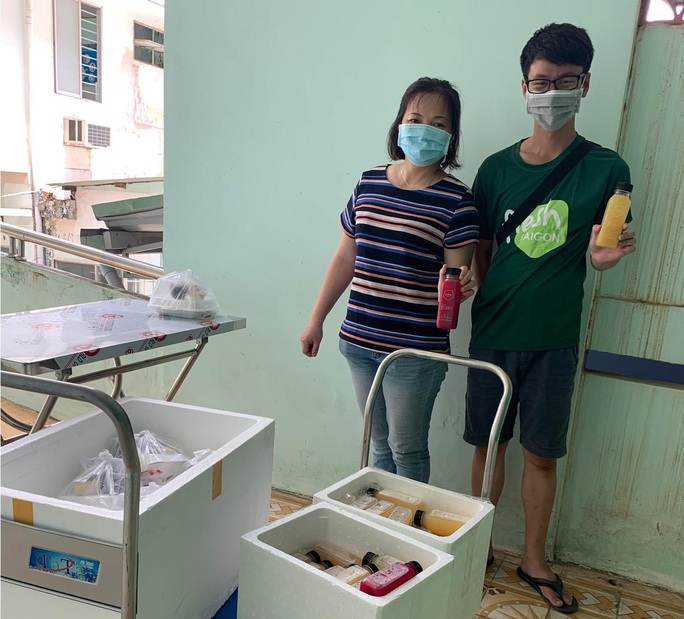 Fresh Saigon tặng nước ép nguyên chất cho người cách ly - Ảnh 2. Fresh Saigon tặng nước ép nguyên chất cho người cách ly - Ảnh 2.