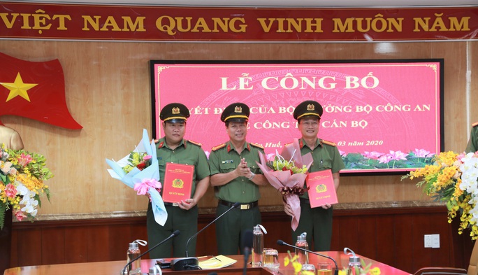 Công an Thừa Thiên - Huế điều động, bổ nhiệm hàng loạt cán bộ - Ảnh 1. Công an Thừa Thiên - Huế điều động, bổ nhiệm hàng loạt cán bộ - Ảnh 1.