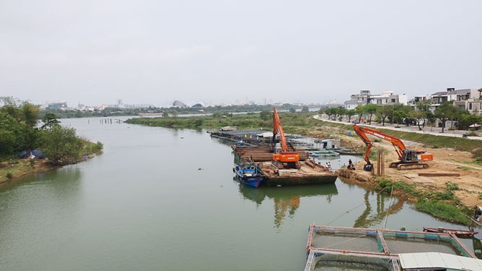 Xây 2 đập tạm ngăn mặn trên sông Cẩm Lệ - Ảnh 1. Xây 2 đập tạm ngăn mặn trên sông Cẩm Lệ - Ảnh 1.