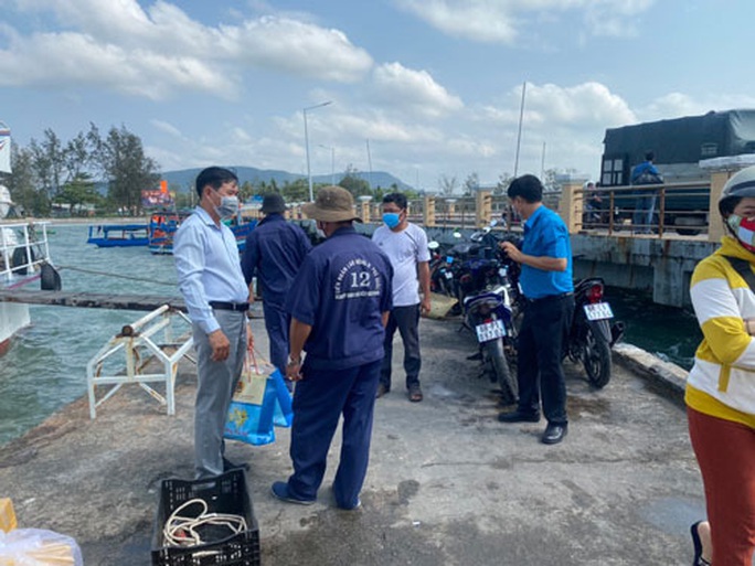 Kiên Giang: Động viên người lao động trong tình hình dịch bệnh Covid-19 - Ảnh 1. Kiên Giang: Động viên người lao động trong tình hình dịch bệnh Covid-19 - Ảnh 1.