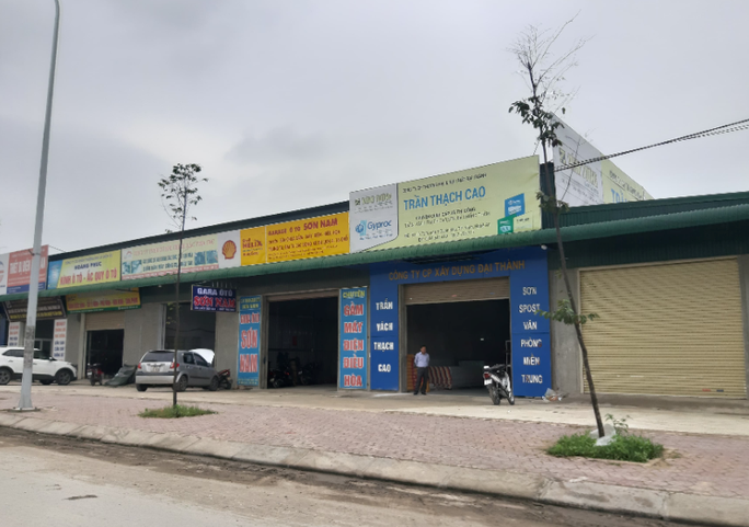 CLIP: Cả khu phố kinh doanh sầm uất giữa trung tâm TP Vinh xây dựng không phép - Ảnh 5. CLIP: Cả khu phố kinh doanh sầm uất giữa trung tâm TP Vinh xây dựng không phép - Ảnh 5.