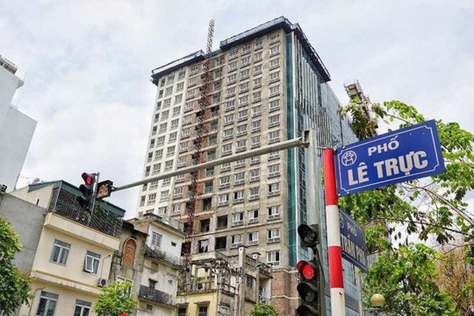 Chủ đầu tư tòa nhà 8B Lê Trực vẫn tìm cách trốn tránh, không hợp tác xử lý vi phạm - Ảnh 1. Chủ đầu tư tòa nhà 8B Lê Trực vẫn tìm cách trốn tránh, không hợp tác xử lý vi phạm - Ảnh 1.