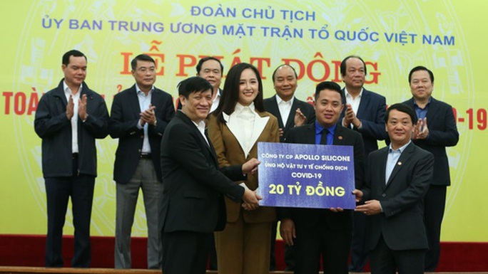 CLIP: Thủ tướng quyên góp ủng hộ phòng chống dịch Covid-19 - Ảnh 7. CLIP: Thủ tướng quyên góp ủng hộ phòng chống dịch Covid-19 - Ảnh 7.