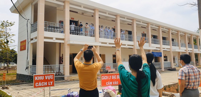 Nhiều tiếp viên hàng không tình nguyện không nhận lương chức danh trong dịch Covid-19 - Ảnh 3. Nhiều tiếp viên hàng không tình nguyện không nhận lương chức danh trong dịch Covid-19 - Ảnh 3.
