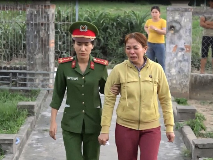 Khởi tố kẻ làm giả vắc xin phòng bệnh Covid-19 để lừa tiêm ngừa lấy tiền - Ảnh 2. Khởi tố kẻ làm giả vắc xin phòng bệnh Covid-19 để lừa tiêm ngừa lấy tiền - Ảnh 2.