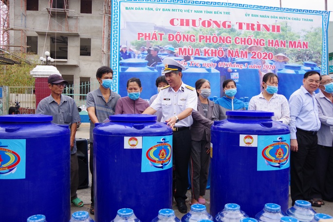 Nước ngọt nghĩa tình tiếp tục đến với người dân vùng hạn, mặn miền Tây - Ảnh 1. Nước ngọt nghĩa tình tiếp tục đến với người dân vùng hạn, mặn miền Tây - Ảnh 1.