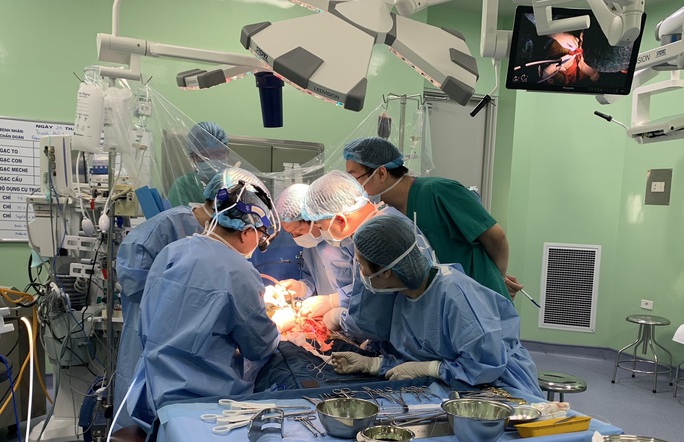 Bố và mẹ hiến gan cứu hai con phải ghép gan - Ảnh 3. Bố và mẹ hiến gan cứu hai con phải ghép gan - Ảnh 3.