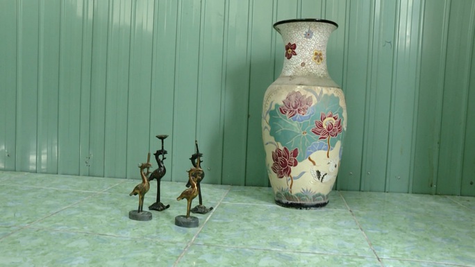 Cô gái 20 tuổi đứng cảnh giới cho chồng hờ vào miếu trộm 4 con hạc - Ảnh 2. Cô gái 20 tuổi đứng cảnh giới cho chồng hờ vào miếu trộm 4 con hạc - Ảnh 2.