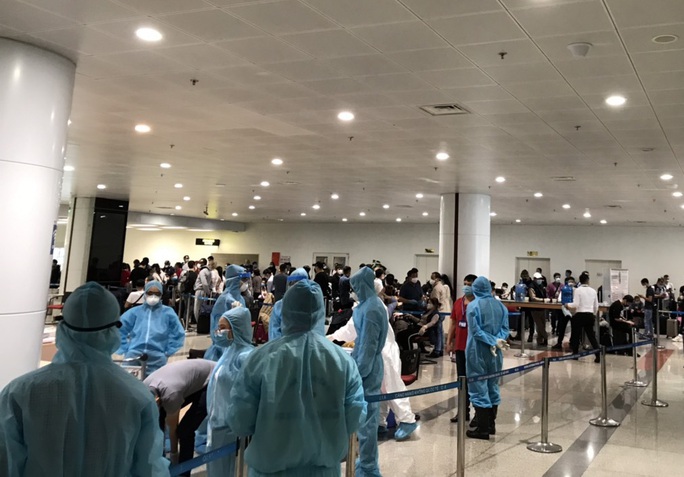 280 bác sĩ, y tá về hưu và 700 sinh viên y tình nguyện đi chống dịch Covid-19 - Ảnh 5. 280 bác sĩ, y tá về hưu và 700 sinh viên y tình nguyện đi chống dịch Covid-19 - Ảnh 5.