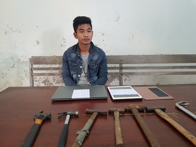 Bắt kẻ đập kính hàng loạt ôtô trộm tài sản ở Tam Kỳ - Ảnh 1. Bắt kẻ đập kính hàng loạt ôtô trộm tài sản ở Tam Kỳ - Ảnh 1.