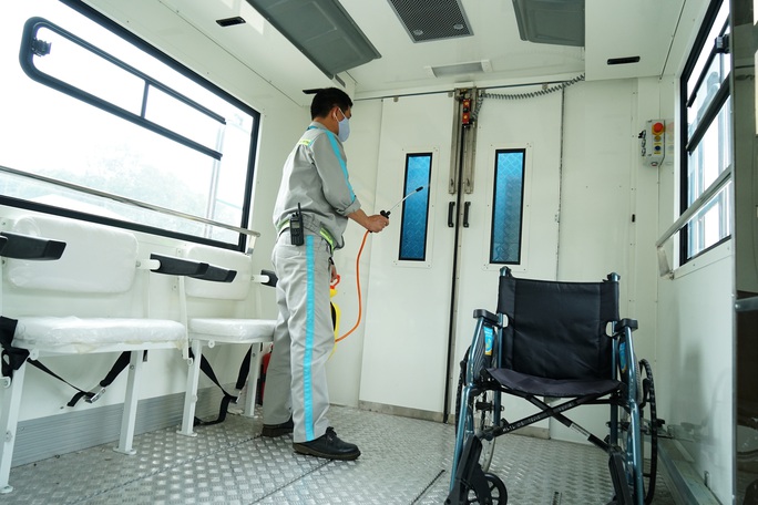 CLIP: Xem cảnh khử trùng toàn bộ máy bay để phòng chống dịch Covid-19 - Ảnh 11. CLIP: Xem cảnh khử trùng toàn bộ máy bay để phòng chống dịch Covid-19 - Ảnh 11.