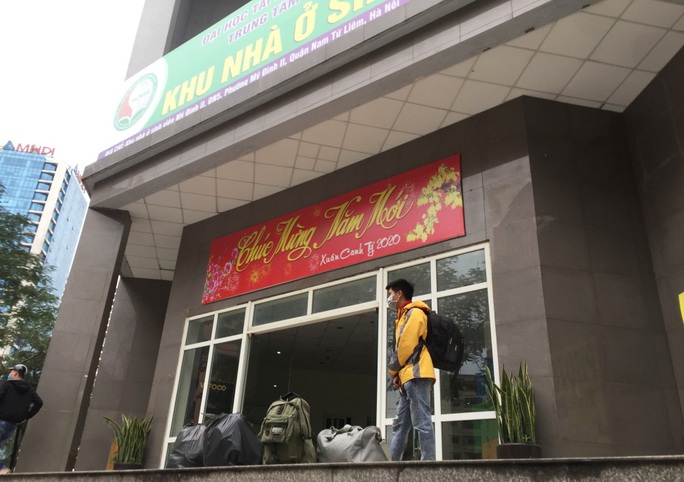 CLIP: Sinh viên nhường chỗ ở làm khu cách ly tập trung cho 4.800 người từ vùng dịch - Ảnh 8. CLIP: Sinh viên nhường chỗ ở làm khu cách ly tập trung cho 4.800 người từ vùng dịch - Ảnh 8.