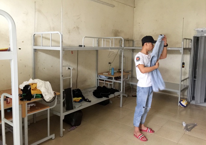 CLIP: Sinh viên nhường chỗ ở làm khu cách ly tập trung cho 4.800 người từ vùng dịch - Ảnh 6. CLIP: Sinh viên nhường chỗ ở làm khu cách ly tập trung cho 4.800 người từ vùng dịch - Ảnh 6.