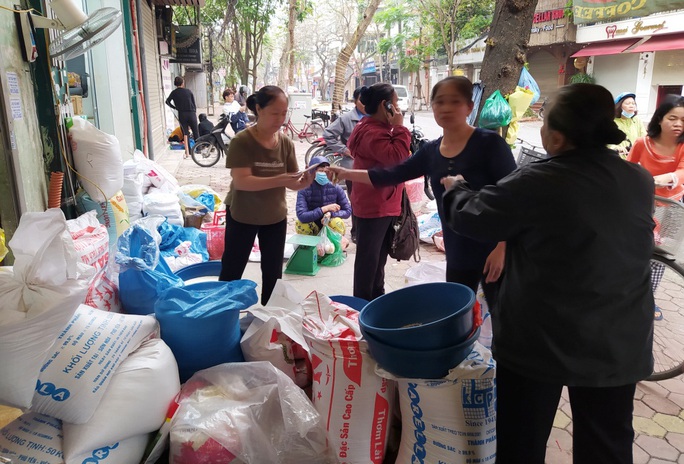 Bộ trưởng Trần Tuấn Anh: Hàng hoá thiết yếu đáp ứng đủ nếu phải cách ly cả thành phố - Ảnh 1. Bộ trưởng Trần Tuấn Anh: Hàng hoá thiết yếu đáp ứng đủ nếu phải cách ly cả thành phố - Ảnh 1.