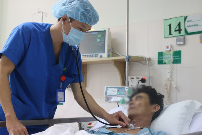 2 bệnh viện ở miền Tây chung tay cứu sống người đàn ông tiên lượng tử vong - Ảnh 1. 2 bệnh viện ở miền Tây chung tay cứu sống người đàn ông tiên lượng tử vong - Ảnh 1.