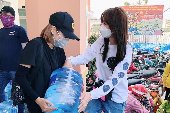 Hàng chục ngôi sao, gần 25 tỉ đồng và hơn thế nữa - Ảnh 3. Hàng chục ngôi sao, gần 25 tỉ đồng và hơn thế nữa - Ảnh 3.