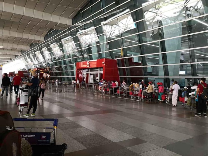 Chuyến bay cuối cùng trước giờ G từ Ấn Độ về Việt Nam - Ảnh 3. Chuyến bay cuối cùng trước giờ G từ Ấn Độ về Việt Nam - Ảnh 3.