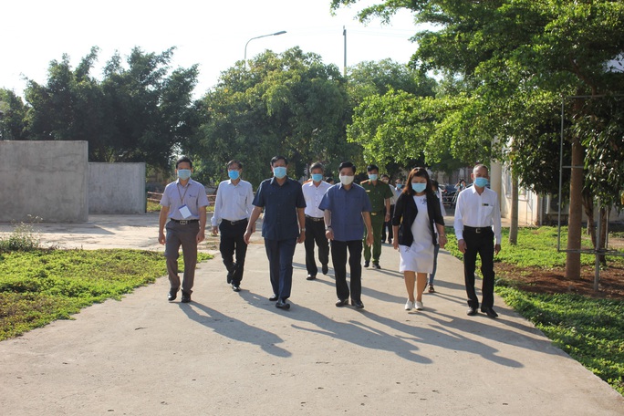 Covid-19: Thứ trưởng Bộ Y tế thăm khu cách ly Covid - 19 - Ảnh 1. Covid-19: Thứ trưởng Bộ Y tế thăm khu cách ly Covid - 19 - Ảnh 1.