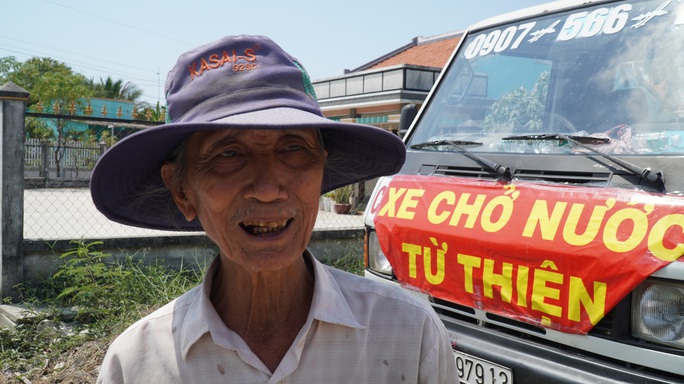 Nông dân miền Tây xếp hàng dài chờ nước ngọt trong cảnh hạn mặn - Ảnh 13. Nông dân miền Tây xếp hàng dài chờ nước ngọt trong cảnh hạn mặn - Ảnh 13.