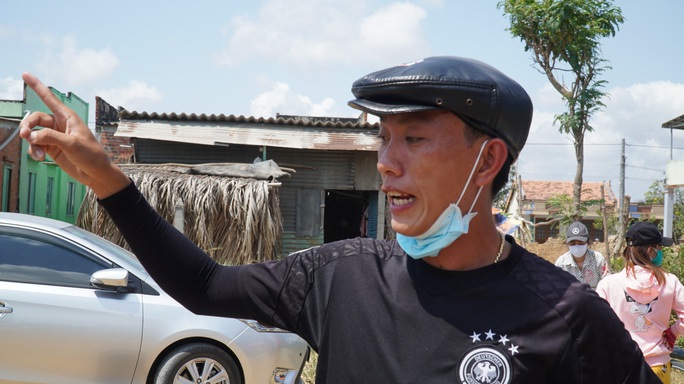 Nông dân miền Tây xếp hàng dài chờ nước ngọt trong cảnh hạn mặn - Ảnh 5. Nông dân miền Tây xếp hàng dài chờ nước ngọt trong cảnh hạn mặn - Ảnh 5.