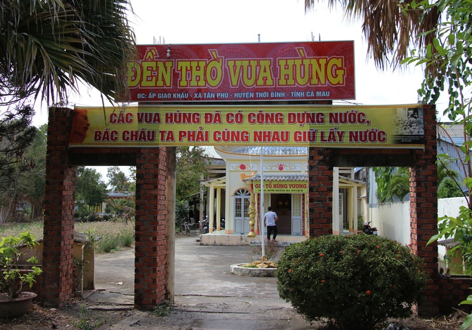Cả xóm cùng lo hương khói đền thờ Vua Hùng - Ảnh 1. Cả xóm cùng lo hương khói đền thờ Vua Hùng - Ảnh 1.