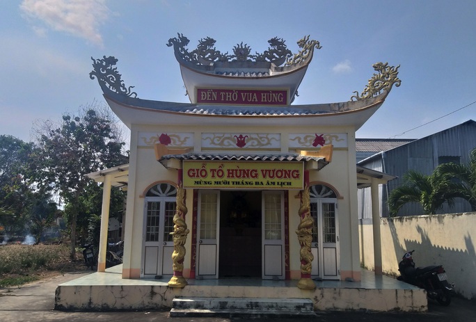 Cả xóm cùng lo hương khói đền thờ Vua Hùng - Ảnh 2. Cả xóm cùng lo hương khói đền thờ Vua Hùng - Ảnh 2.