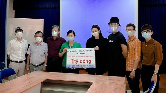 Hàng chục ngôi sao, gần 25 tỉ đồng và hơn thế nữa - Ảnh 2. Hàng chục ngôi sao, gần 25 tỉ đồng và hơn thế nữa - Ảnh 2.